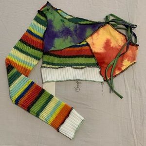 Colorful abstract one sleeve crop top 🖤